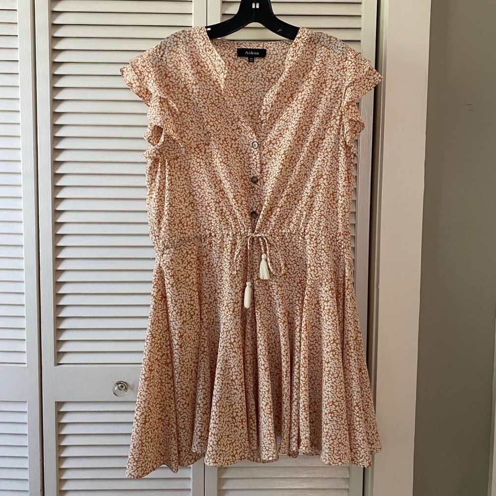 Flirty dress by Aakaa, size Medium, adjustable tie. EUC